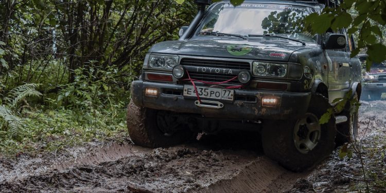 5 Voitures Parfaites Pour les Routes Cahoteuses du Sénégal