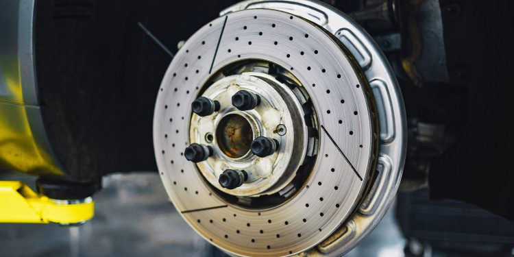 Signes Que Votre Véhicule a Besoin D’un Nouveau Pneu au Sénégal