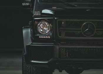 Guide Étape par Étape Pour Décaper la Teinte des Vitres au Sénégal