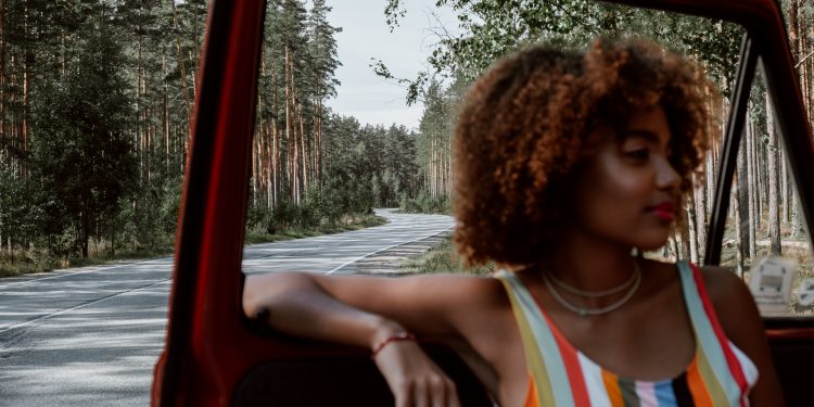 Apprenez à Lubrifier les Charnières de Porte de Votre Voiture au Sénégal