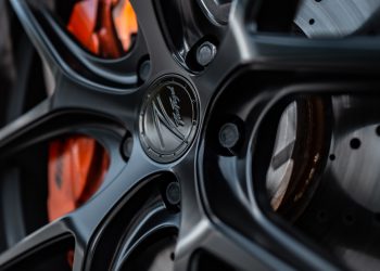 Rajeunissez Vos Jantes : Comment Nettoyer Rapidement et en Toute Sécurité des Jantes en Alliage au Sénégal