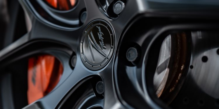 Rajeunissez Vos Jantes : Comment Nettoyer Rapidement et en Toute Sécurité des Jantes en Alliage au Sénégal