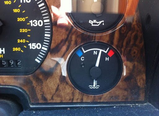 Prévention Des Pannes De Moteur Au Sénégal : 5 Signes De Faible Niveau De Liquide De Refroidissement