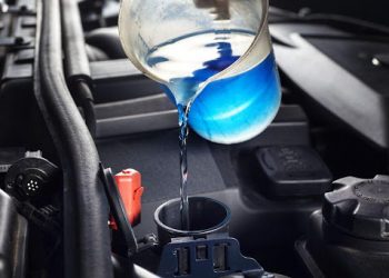 Pouvez-Vous Mettre De L’eau Dans Le Réservoir De Liquide De Refroidissement? Sachez Ici!