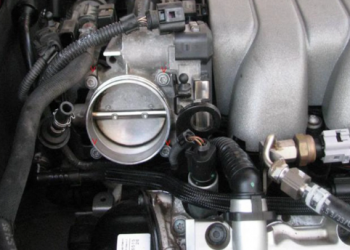 Comment Entretenir le Corps de Papillon de votre Voiture au Sénégal