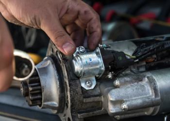 4 Raisons pour Lesquelles votre Démarreur Tourne mais ne s’Engage pas (Comment Dépanner)