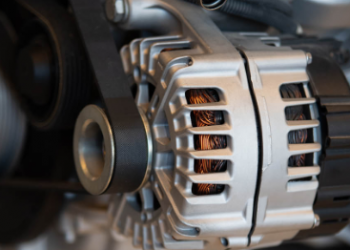 La Surchauffe de l’Alternateur : Symptômes, Causes et Solutions