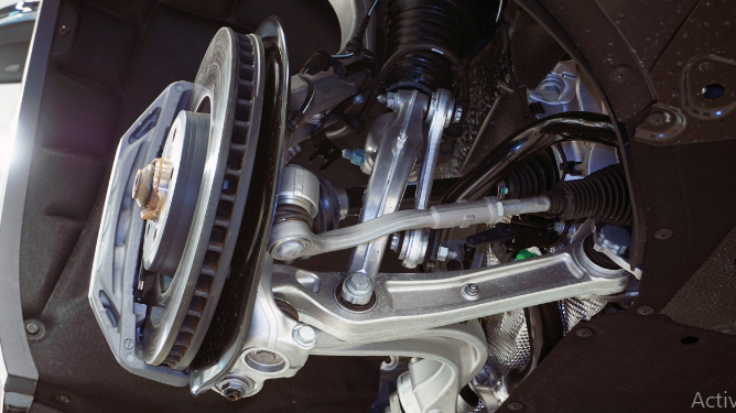 Reconnaître les Signes Indiquant qu’il est Temps de Remplacer les Biellettes de Direction