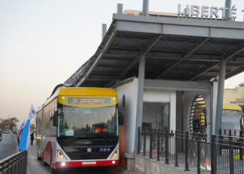 Macky Sall inaugure la flotte de bus électriques du réseau de transport public de Dakar