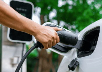 Comment les Véhicules Électriques se Comparent-ils en Termes de Sécurité aux Véhicules Thermiques ?