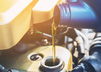 Quels Fluides Sont Essentiels pour Votre Voiture ?