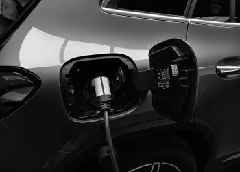 Entretien des voitures électriques : Quelles différences avec les véhicules à essence ?