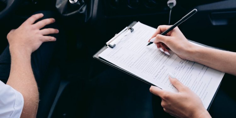 Démarches légales pour transférer la propriété d’une voiture au Sénégal