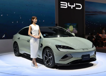 La Révolution des Flottes Vertes : Comment les Politiques Publiques Propulsent l’Adoption de la Mobilité Électrique au Sénégal