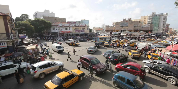 Éviter les Embouteillages de Dakar: Conseils d’Embrayage pour Survivre au Trafic Stop-and-Go