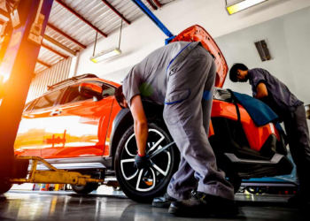 Top 12 Conseils d&rsquo;Entretien Auto à Dakar pour Survivre aux Embouteillages et à la Poussière au Sénégal