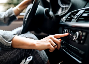 Réparation Facile de la Climatisation en DIY pour la Chaleur Torride des Étés à Dakar 