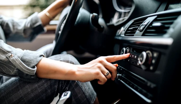 Réparation Facile de la Climatisation en DIY pour la Chaleur Torride des Étés à Dakar 