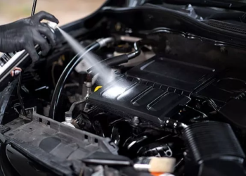 Meilleures Méthodes de Nettoyage Moteur pour les Taxis Peugeot 504 Utilisés Quotidiennement au Sénégal