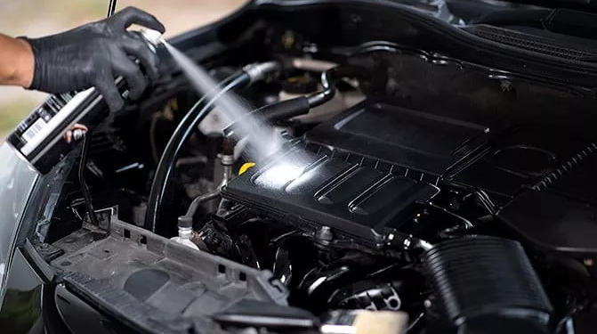 Meilleures Méthodes de Nettoyage Moteur pour les Taxis Peugeot 504 Utilisés Quotidiennement au Sénégal