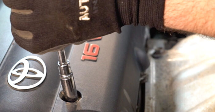 Tutoriel Facile pour Remplacer les Bougies d&rsquo;Allumage de votre Toyota Corolla au Sénégal