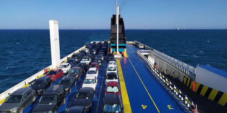 Protéger sa voiture en zone côtière et traversée en ferry au Sénégal