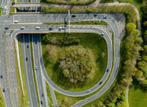  Routes urbaines d’Abidjan et du Sénégal : évolution de la couverture arborée et des déplacements en voiture